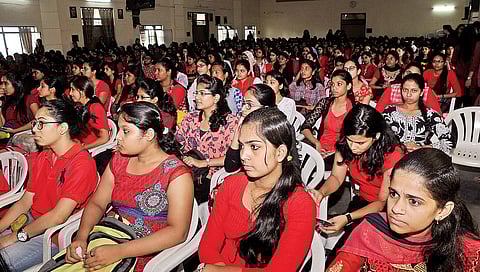 'COFEE' with collegians