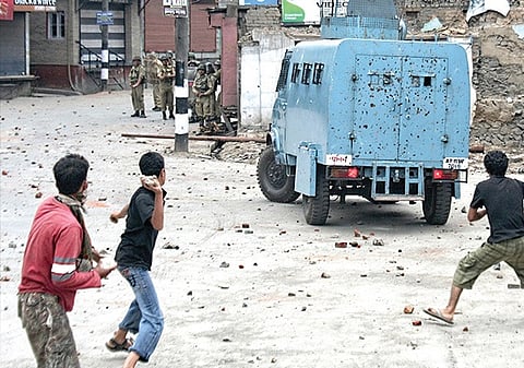 Students behind JNU ruckus now stone pelters in J and K