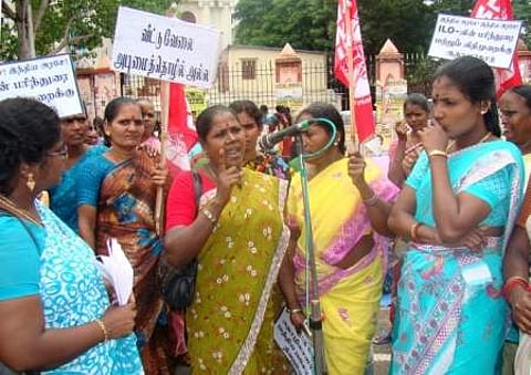 Domestic workers address grievances and demand a minimum wage.