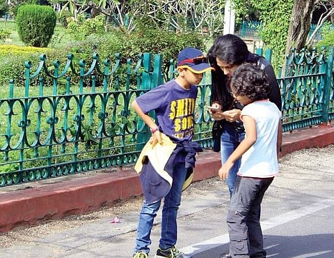 Players at Cubbon Park guessing the historical place with the clues