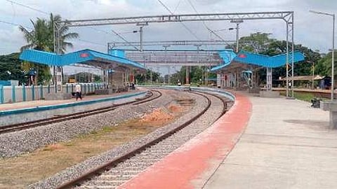 The transmission line to supply electricity to the trains is still not in place | Express