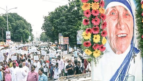 Christains take out a rally in Vijayawada to protest against Swami Paripoornananda’s remarks about Mother Teresa | r v k rao