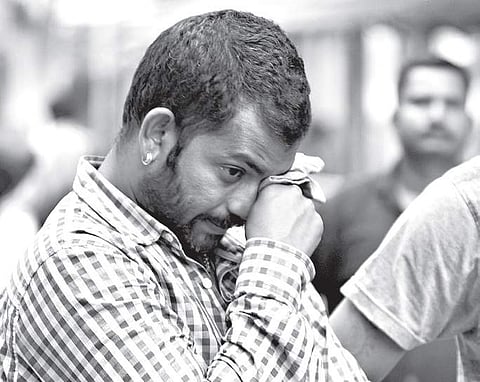 Saravana had to take his wife Janaki to the hospital in an auto after the ambulance broke down (EPS | Vinod Kumar T)