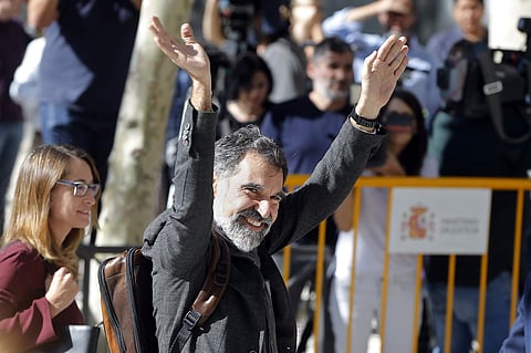 Jordi Cuixart, president of the pro-independence Catalan Omnium Cultural organisation waves to supporters. | AP