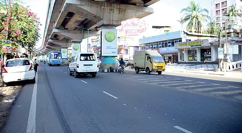 The once-busy Banerji Road stretch between Palarivattom and Kaloor witnesses reduced traffic flow | K Shijith