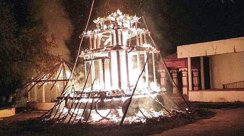 On Diwali night, a squib fell on chariot, which was left in an open place | EXPRESS