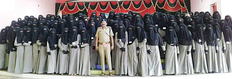 Kasargod district police chief K G Simon poses with the students | Express