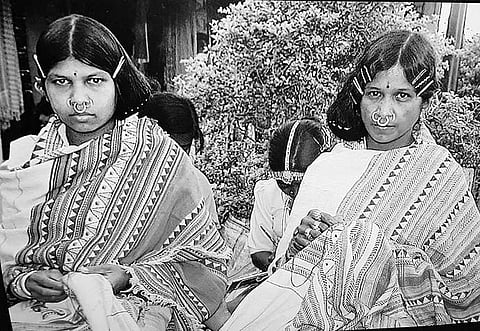 File photo of two Dongria Kondh women weaving a Kapdagunda