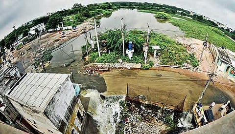 Errakunta lake in Nacharam overflows on Tuesday as a result of Monday’s downpour | Vinay Madapu