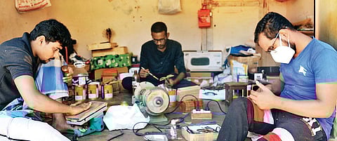 Artistes of Karaikudi, company’s designers, handcrafting the eco-friendly products of Tetewood