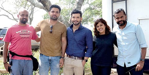 Rakshit Shetty along with director Senna Hegde, Diganth, Pooja Devariya and Vinod Divakar