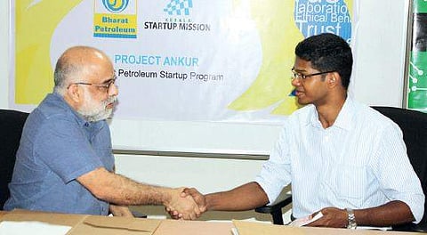 Aravind Krishnaswamy, general manager (Strategy) BPCL exchanging a MoU with Johns T Mathai, CEO, EyeROV Technologies at the Maker Village in Kalama