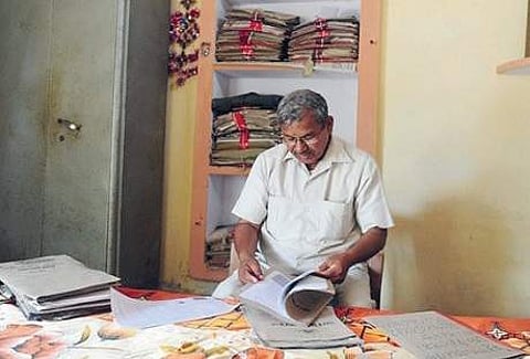 Lal Bihari ‘Mritak’ at work | Express