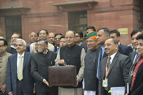 Indian Finance Minister Arun Jaitley, center, and members of his team (File | EPS)