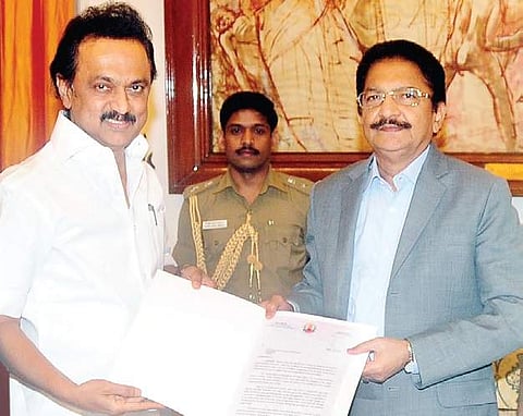 Leader of Opposition M K Stalin submitting a memorandum to Governor Ch Vidyasagar Rao on Friday. | Express File Photo