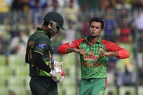 Bangladesh cricketer Arafat Sunny (R) | AFP
