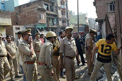 Protesting against municipal officers who did not renew their licences in the past two years, they alleged that they were being harassed in the guise of a crackdown.