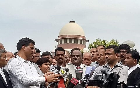 Calcutta High Court judge Karnan addressing media inside Supreme Court (Shekhar Yadav | EPS)
