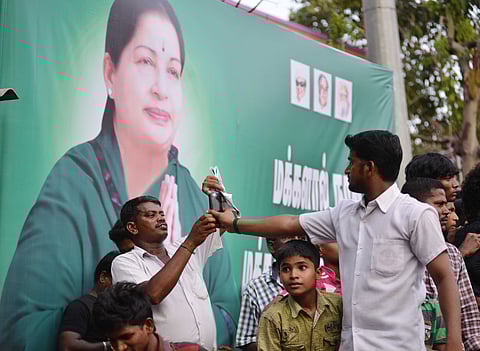 AIADMK supporters in R K Nagar(File photo | R.Satish Babu)