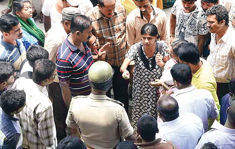 Police enquire about the incident with Shobha’s neighbour on Tuesday | Vinod kumar T