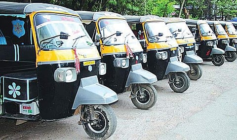 Autorickshaws in Kochi.
