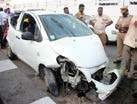 The cab that fell into the RBI subway after ramming the parapet wall | Express