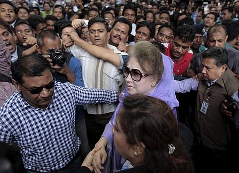 Former Bangladeshi Prime Minister and Bangladesh Nationalist Party leader Khaleda Zia, center, arrives for a court hearing in Dhaka, Bangladesh. (AP)