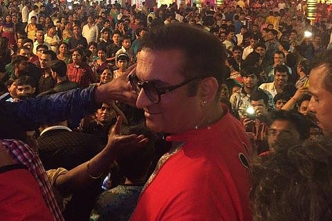 Singer Abhijeet Bhattacharya at the Lokhandwala Durga Puja pandal in Mumbai. (Photo Courtesy: Abhijeet Bhattacharya Twitter Handle)