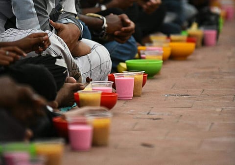 People have porridge after breaking the fast on the the first day of Ramzan at the Big Mosque in Triplicane on Sunday. (Ashwin Prasath | EPS)