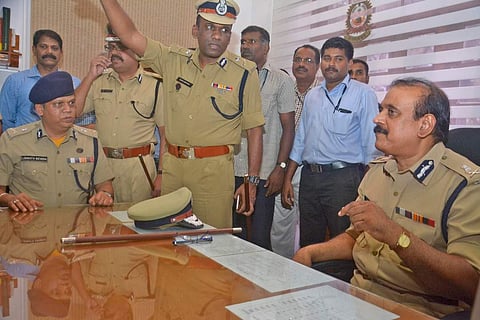 Thiruvananthapuram: DGP T P Senkumar takes charge as State Police Chief as DGP Loknath Behera, who handed over the charge, look on at Police Headquarters in Thiruvananthapuram on Saturday. | (Manu R Mavelil | EPS)