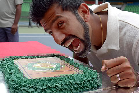 Rohan Bopanna in KSLTA Bengaluru celebrating his maiden Grand Slam title by winning the French Open mixed doubles trophy with Canadian partner Gabriela Dabrowski. (Jithendra M | EPS)