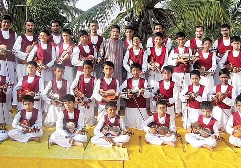 Students of Carva along with their teacher CA Rajasekar in 2011