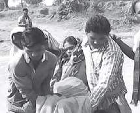 The pregnant woman with her relatives | Express