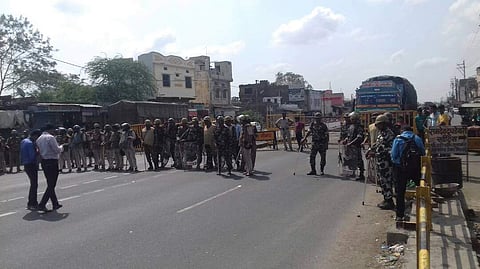 Heavy police deployment at Nayagaon on Rajasthan-MP border to prevent Rahul Gandhi and other Congress leaders from going to Mandsaur. (EPS | Vikas Ojha)