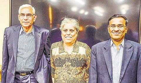 Vikram Limaye (extreme right) is the new NSE chief. (File photo)