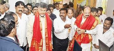 Chief Minister N Chandrababu Naidu along with Union Urban Development Minister M Venkaiah Naidu at the SRM University after inaugurating the new campus at Neerukonda of Mangalagiri in Amaravati on Saturday | Express