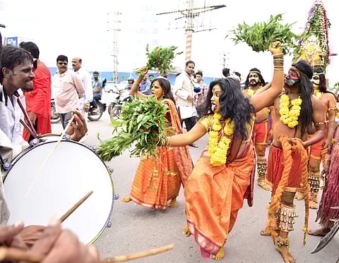 Bonalu in a simplified way means fest, an offering to the Mother Goddess.Varieties of traditional dishes are prepared during this festival.Women perform traditional dance on the streets, in the beats of drums. Many people take part in this procession. (R