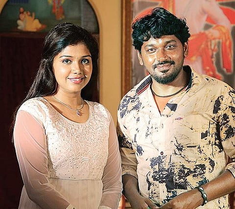 Vishwanath and Riythvika in a still from Onaaiygal Jaakirathai