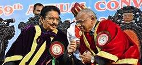 Governor Ch Vidyasagar Rao and former chairman of Economic Advisory Council to the Prime Minister C Rangarajan interacting during the 159th convocation of the Madras University, which was held on Saturday | Ashwin Prasath