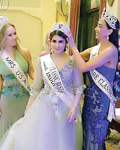 Veena Jain being crowned the Best Speaker at the Mrs Globe Classic at Las Vegas