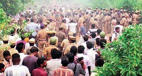 A file picture of police lathicharge on people during the anti-ONGC protest in Kathiramangalam on June 30