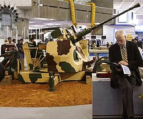 Swedish-made 155 mm Bofors gun seen at the international Defence Expo 2010 in New Delhi. (Photo: Reuters)