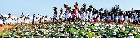 Devotees at Shanghumugham Kaviyoor Santhosh