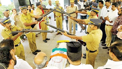 Police paying state honours to freedom fighter K E Mammen at Santhikavadam on Thursday | Express