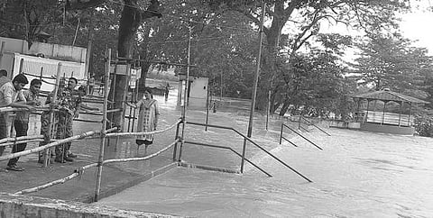 Flood water flowing on Vedvyas temple premises | Express