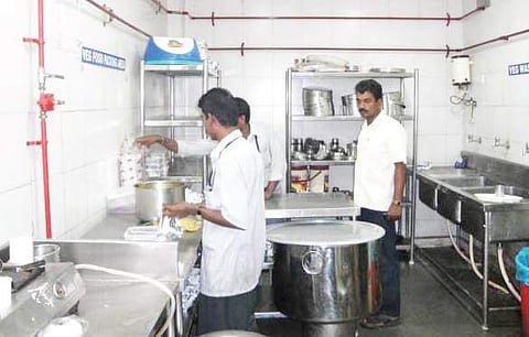 Photo of IRCTC kitchen | EPS