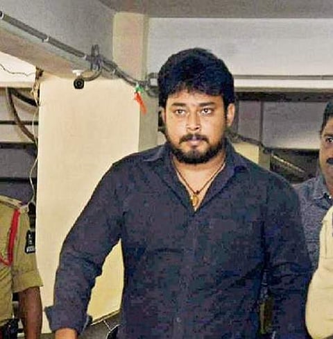 Telugu actor Tanish Alladi at SIT office in Nampally on Monday. (Photo | Vinay Madapu)