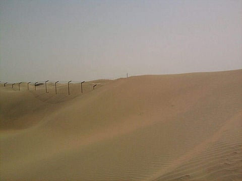 The fence along this 32 km arc is single and not flood-lit like the rest of the border. This again is due to the shifting sand dunes. | (Vikram Sharma | EPS)