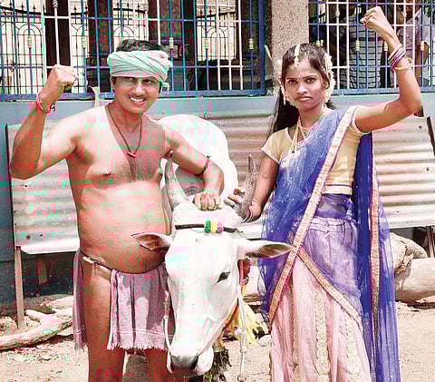 A still from Maattukku Naan Adimai