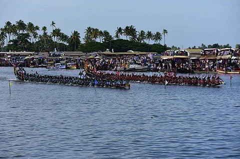 Rowers display agility at 65th edition of Nehru Trophy boat race at Punnamada Lake, Kerala. (EPS | Albin Mathew)
